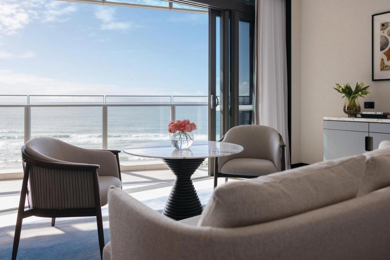 The Langham, Gold Coast And Jewel Residences Bagian luar foto A suite at The Westin