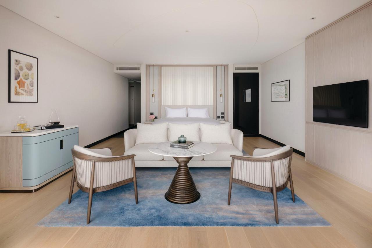 The Langham, Gold Coast And Jewel Residences Bagian luar foto A suite at the hotel