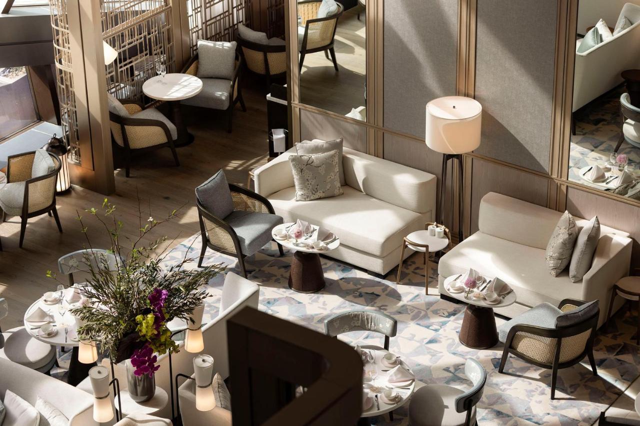 The Langham, Gold Coast And Jewel Residences Bagian luar foto The Lounge at the Ritz-Carlton, Hong Kong