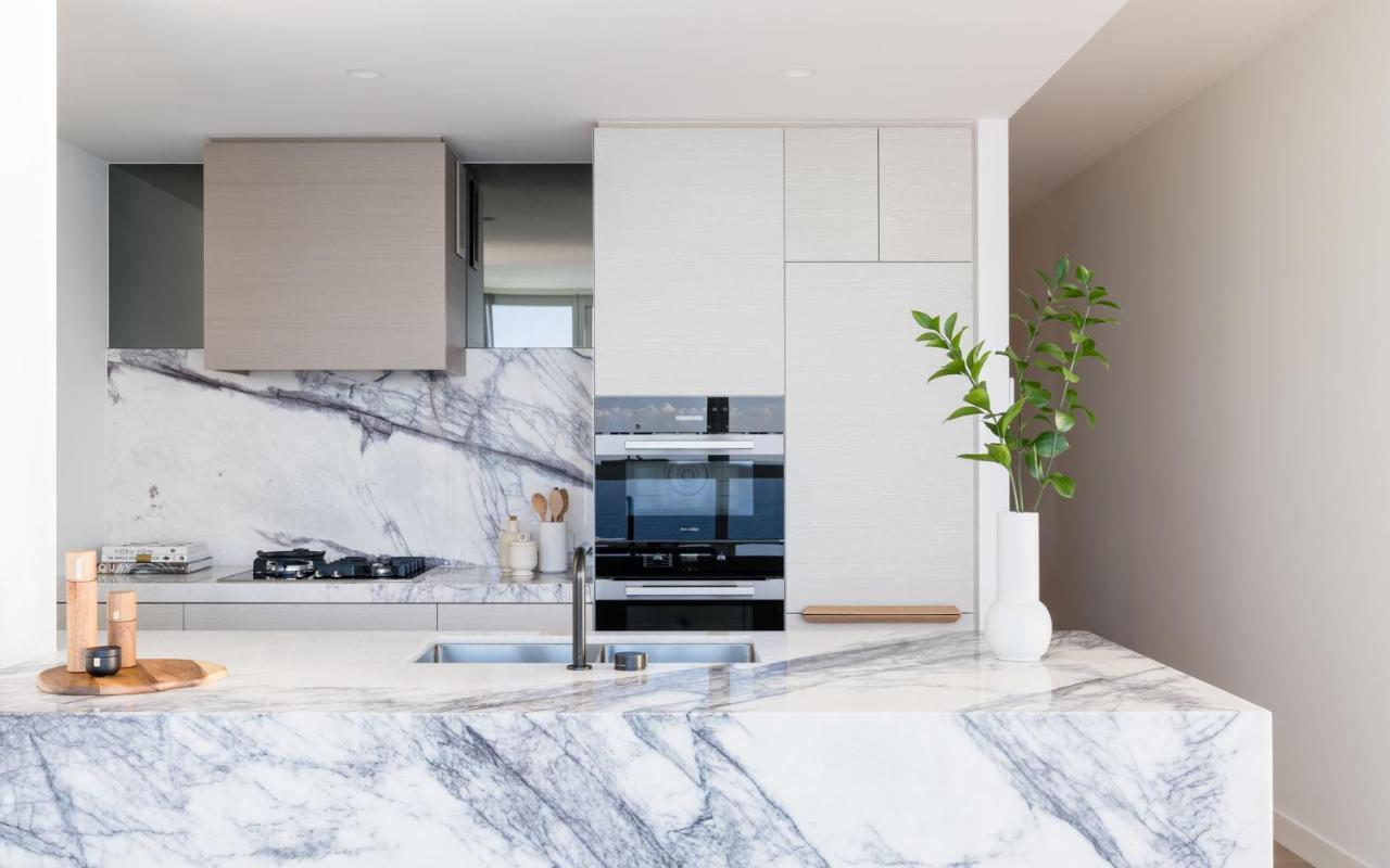 The Langham, Gold Coast And Jewel Residences Bagian luar foto A modern kitchen